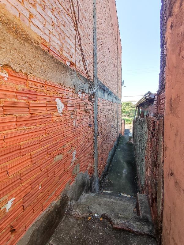 Casa Residencial à venda no bairro Parque Hippolyto: ACESSO EDÍCULA