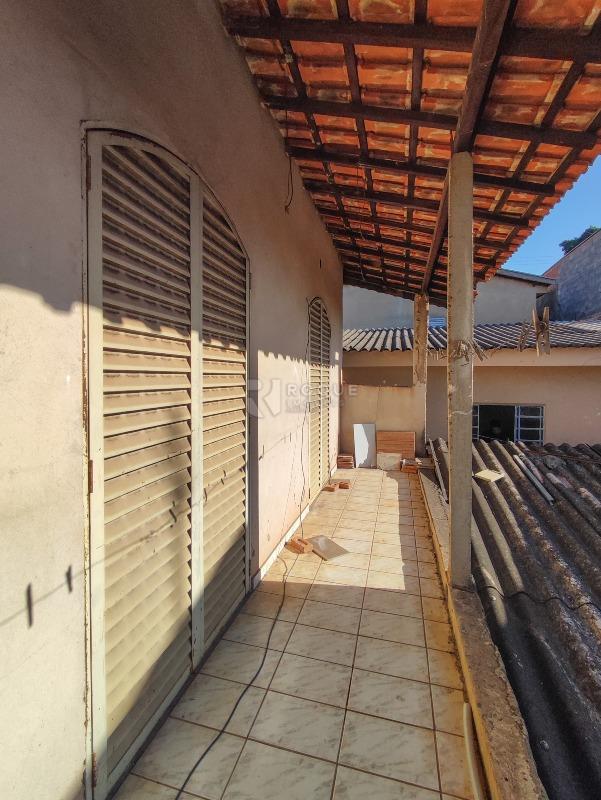 Casa Residencial à venda no bairro Parque Hippolyto: SACADA DOS DORMITÓRIOS