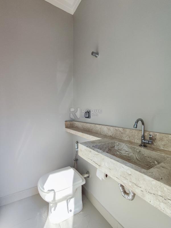 Casa em condomínio à venda no bairro Parque Residencial Roland: BANHEIRO SOCIAL EXTERNO