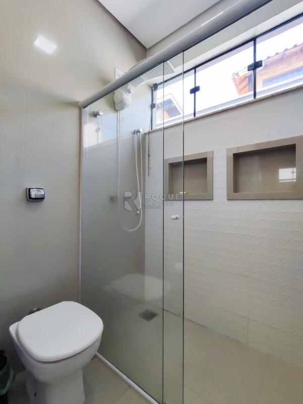 Casa em condomínio à venda no bairro Parque Residencial Roland: WC SUÍTE AMERICANA