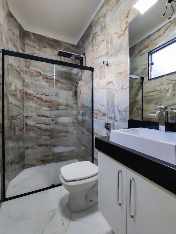 Casa em condomínio à venda no bairro Parque Residencial Roland III: WC SUÍTE 1