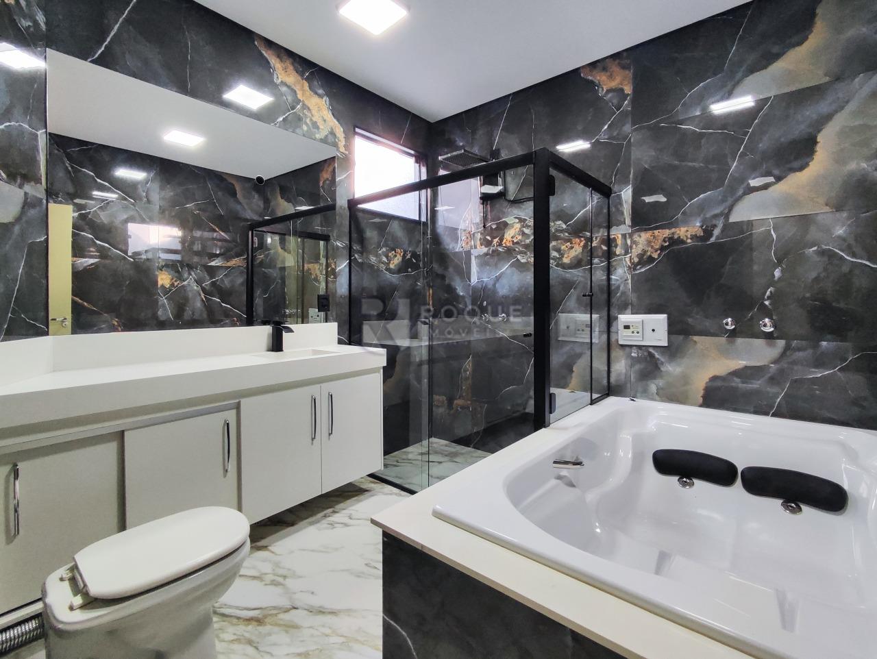 Casa em condomínio à venda no bairro Parque Residencial Roland III: WC SUÍTE MASTER