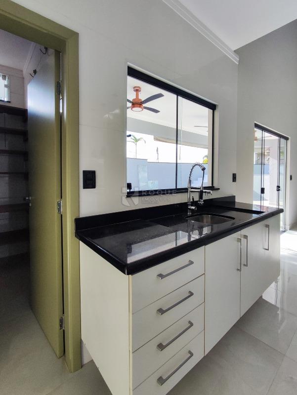 Casa em condomínio à venda no bairro Parque Residencial Roland III: COZINHA