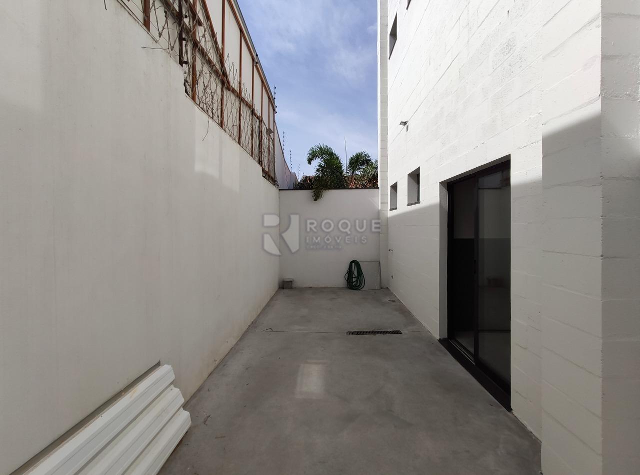 Barracão/Galpão para aluguel no bairro Parque Residencial Roland: Corredor fundo 