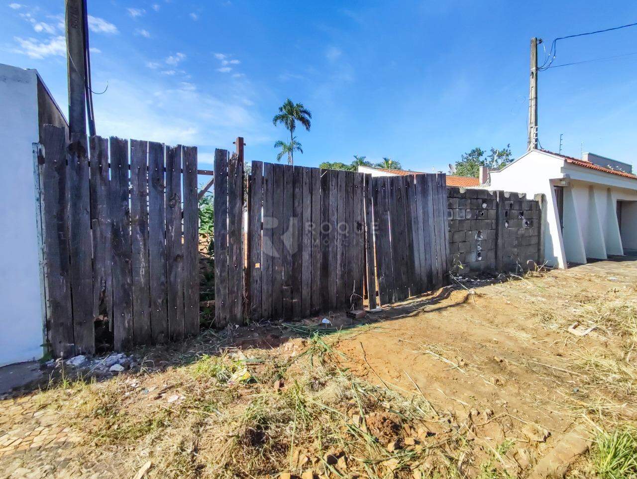 Terreno à venda no bairro Vila Queiroz: FRENTE