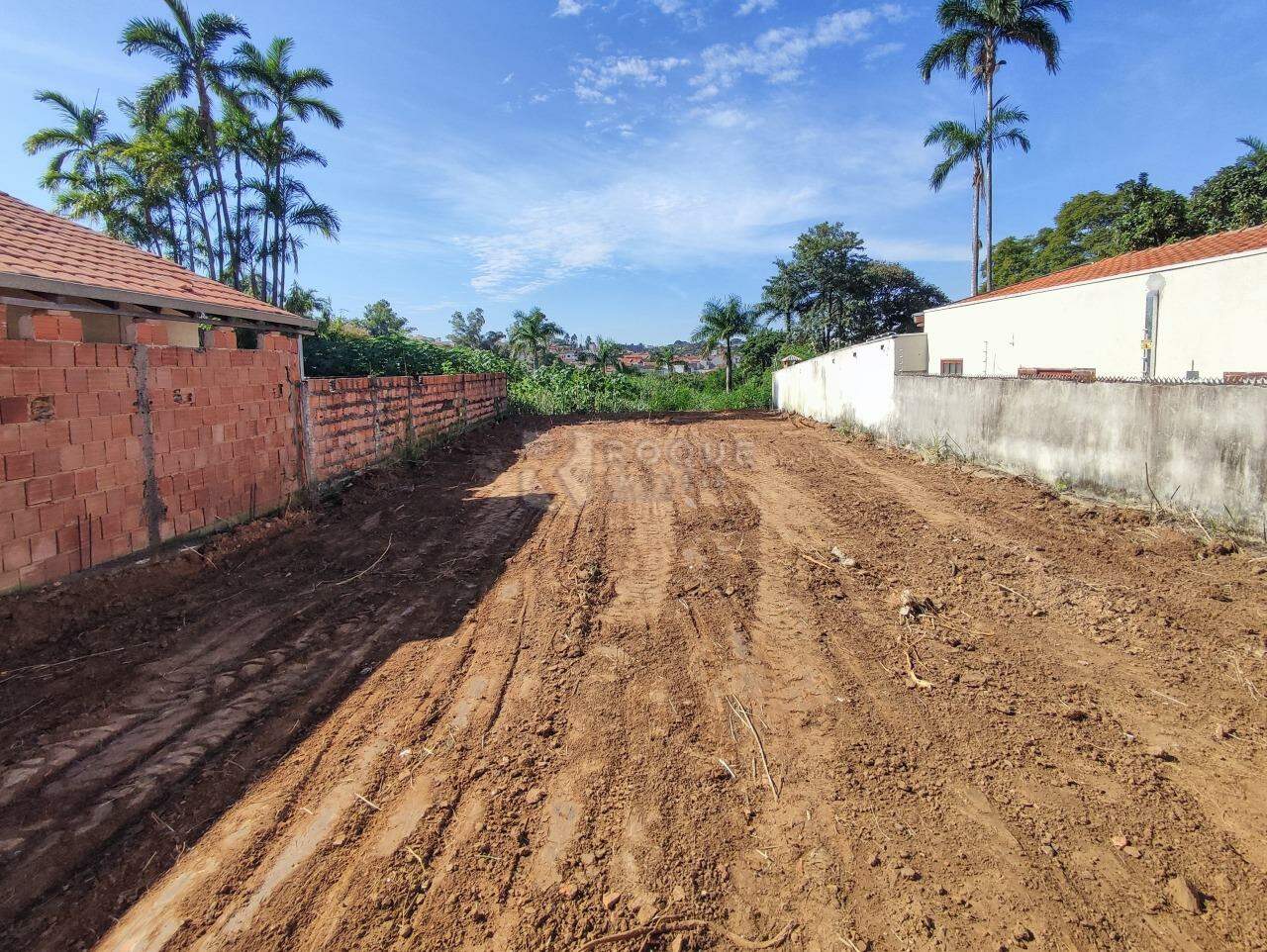Terreno à venda no bairro Vila Queiroz: 