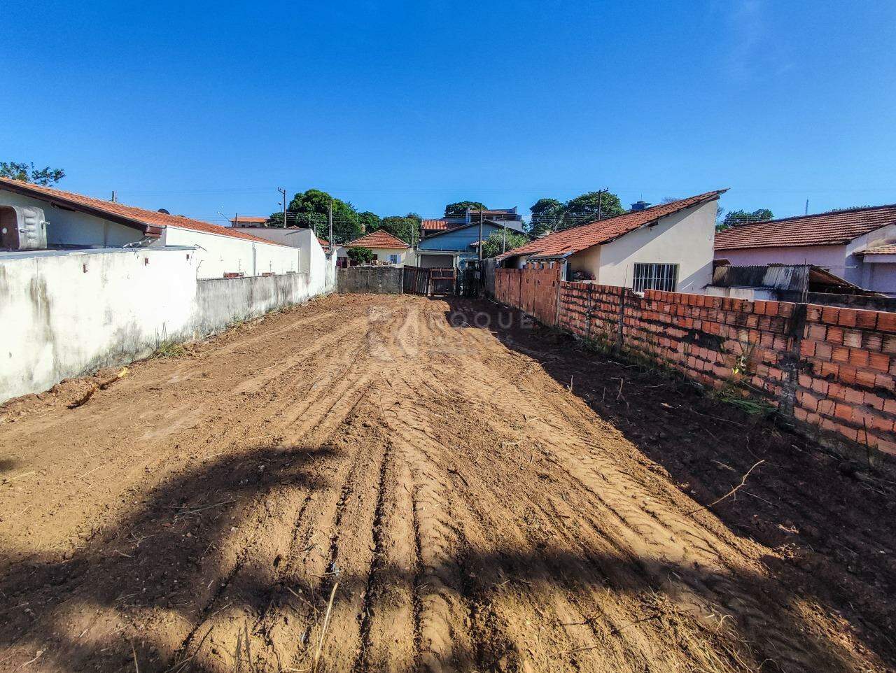 Terreno à venda no bairro Vila Queiroz: 