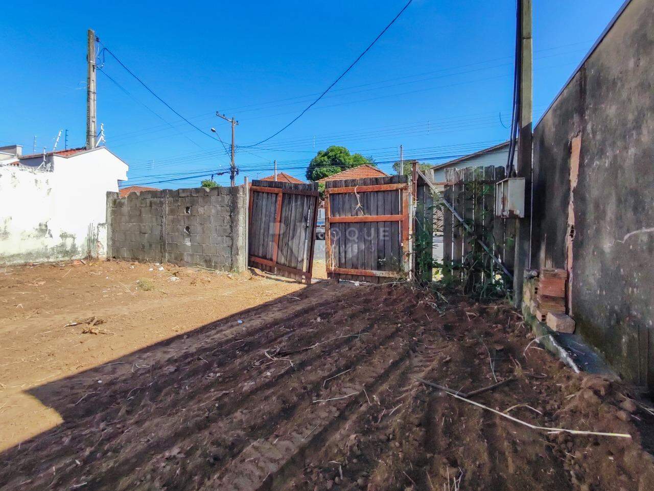 Terreno à venda no bairro Vila Queiroz: 