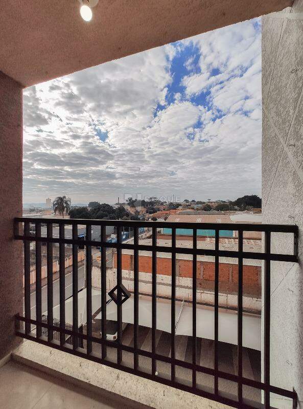 Apartamento para aluguel no bairro Chácaras Antonieta: Sacada