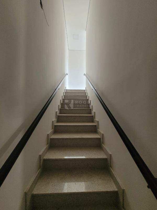 Barracão/Galpão para aluguel no bairro Jardim Rosa Marrafon Lucas: Escada de acesso superior