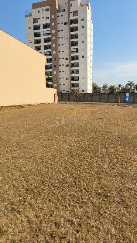Terreno em condomínio à venda no bairro Residencial Margarida de Holstein: 