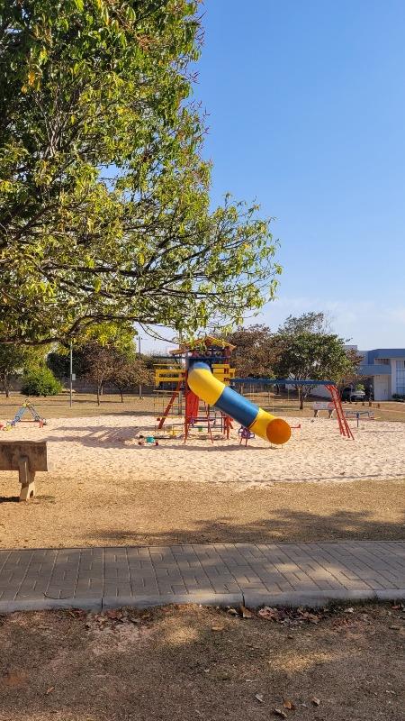 Terreno em condomínio à venda no bairro Residencial Margarida de Holstein: 