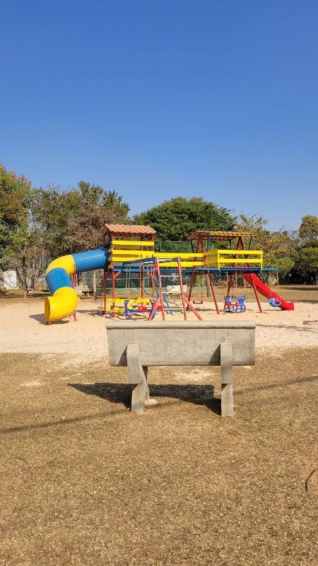 Terreno em condomínio à venda no bairro Residencial Margarida de Holstein: 
