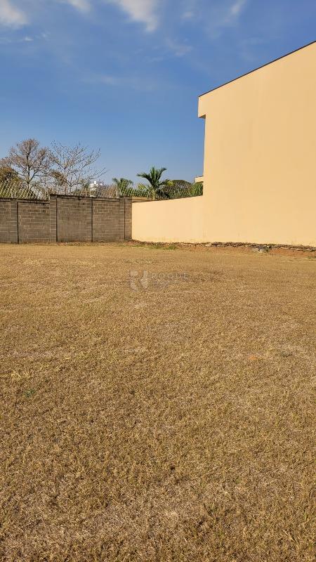 Terreno em condomínio à venda no bairro Residencial Margarida de Holstein: 