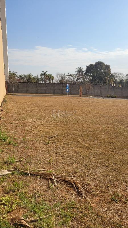 Terreno em condomínio à venda no bairro Residencial Margarida de Holstein: 
