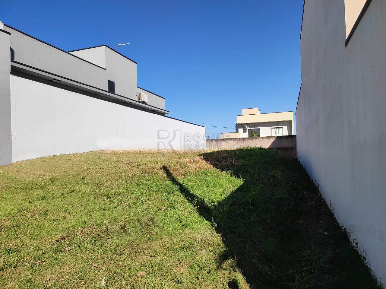 Terreno em condomínio à venda no bairro Jardim Residencial Campo Novo: 