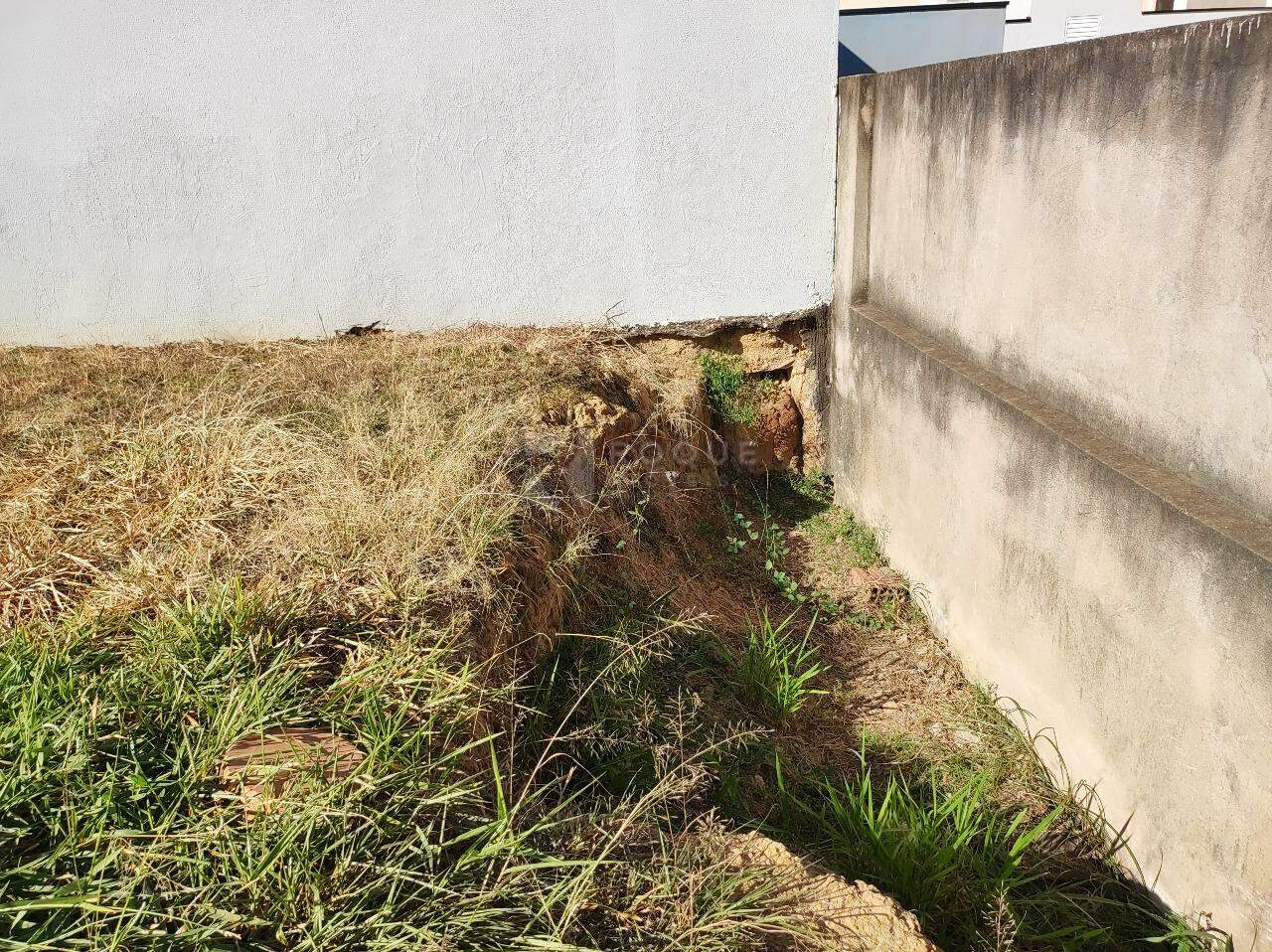 Terreno em condomínio à venda no bairro Jardim Residencial Campo Novo: 