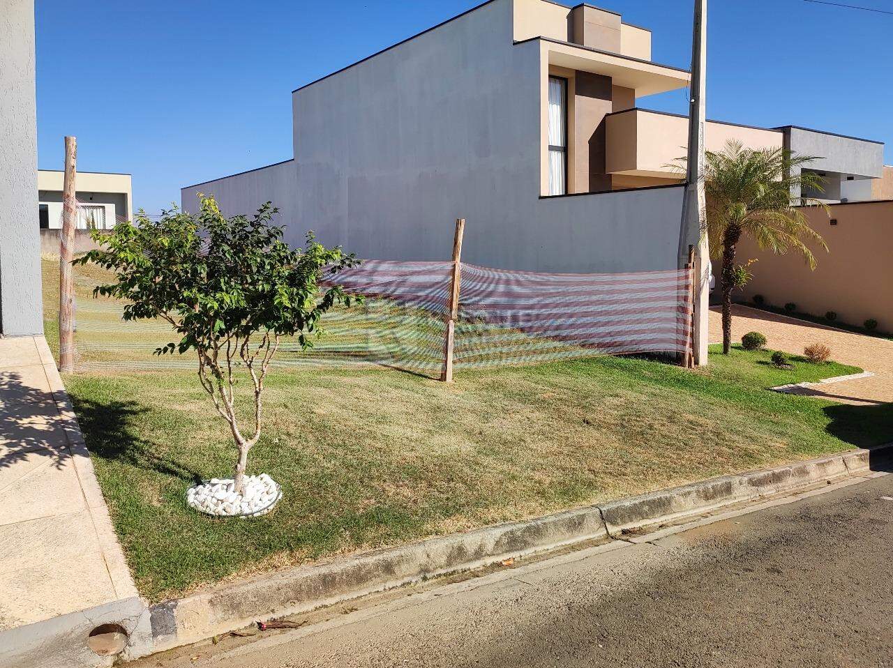 Terreno em condomínio à venda no bairro Jardim Residencial Campo Novo: 