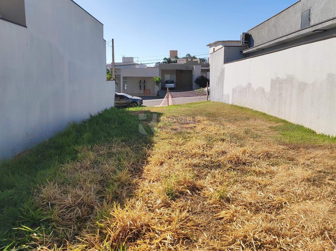 Terreno em condomínio à venda no bairro Jardim Residencial Campo Novo: 