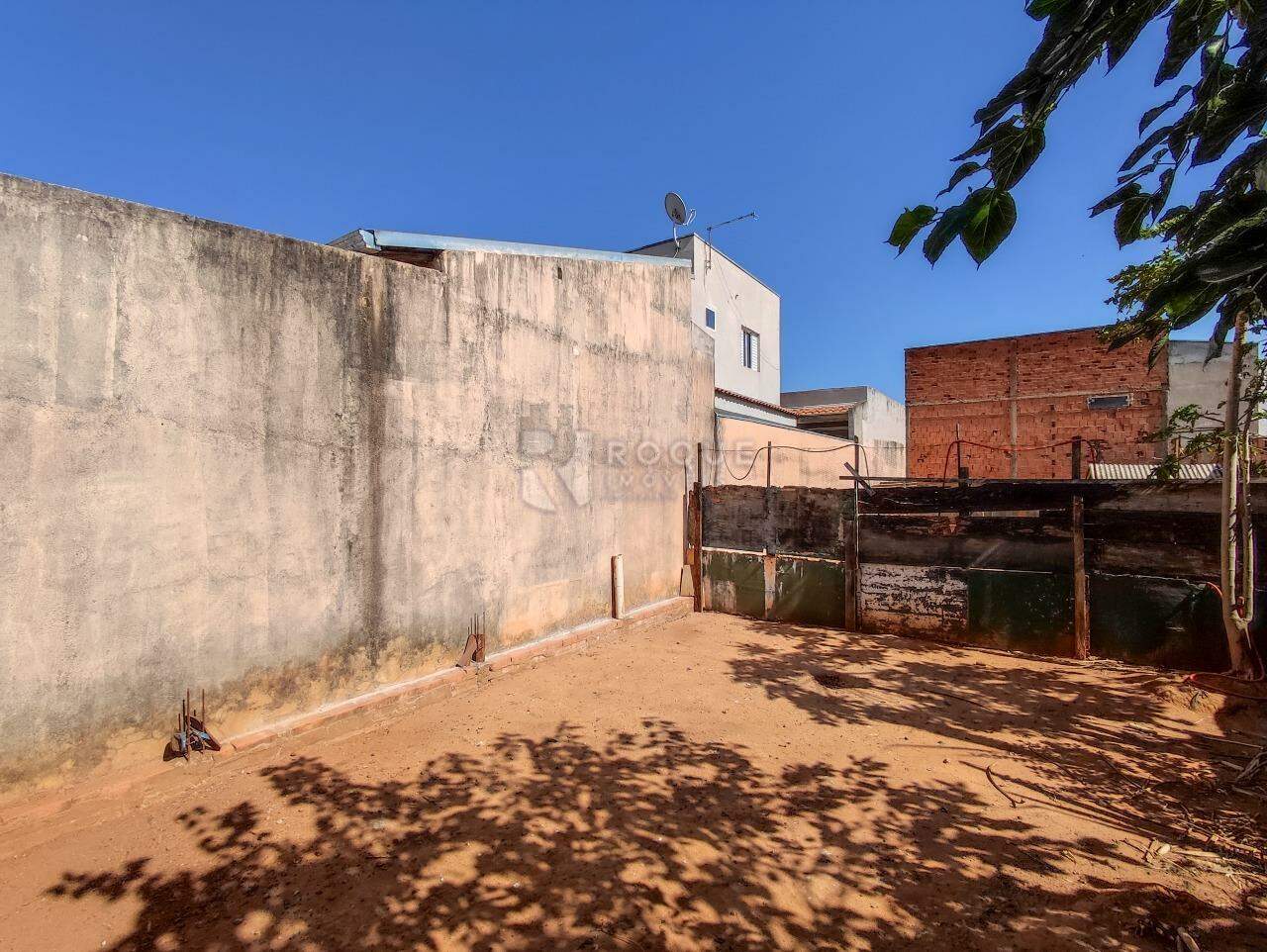 Terreno à venda no bairro Jardim Lagoa Nova: 