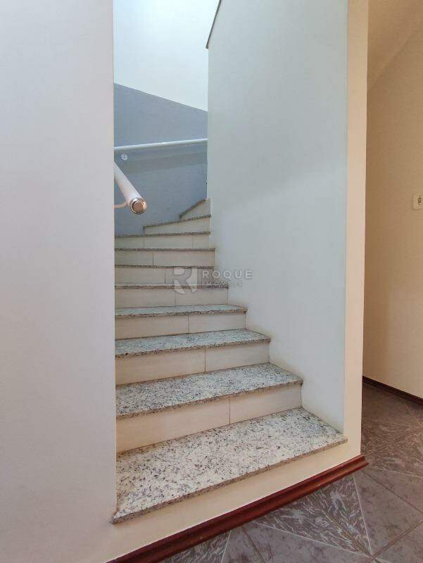 Casa Residencial à venda no bairro Parque Residencial Aeroporto: ACESSO PISO SUPERIOR