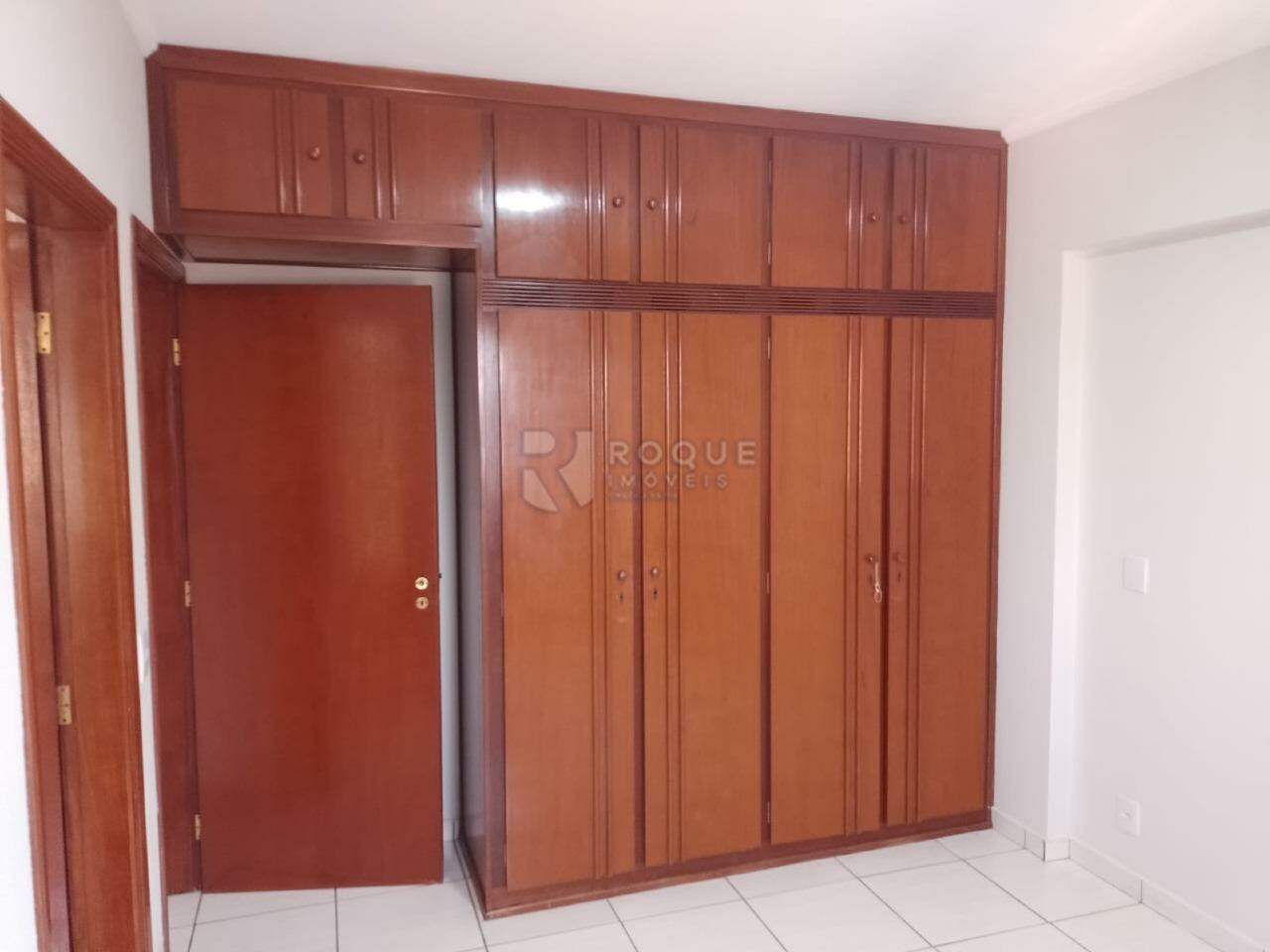 Apartamento para aluguel no bairro Centro: Armário dormitório 3