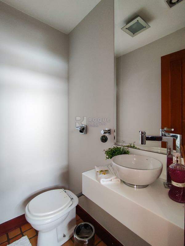 Casa em condomínio à venda no bairro Jardim Colina Verde: LAVABO