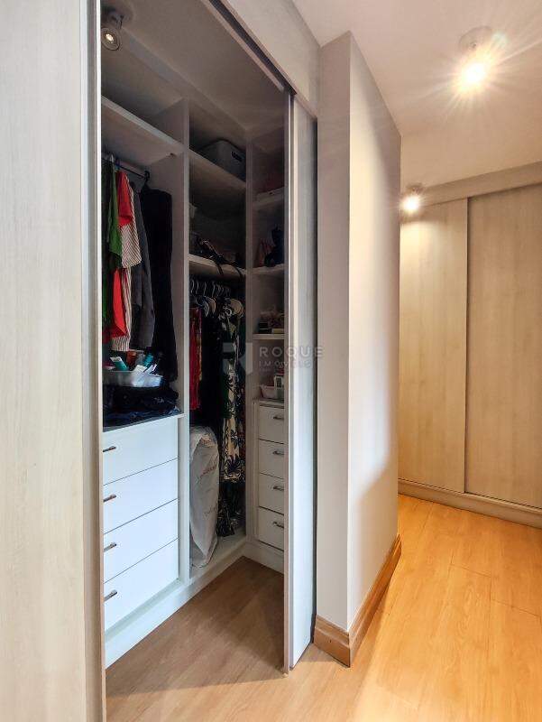 Casa em condomínio à venda no bairro Jardim Colina Verde: CLOSET SUÍTE 1
