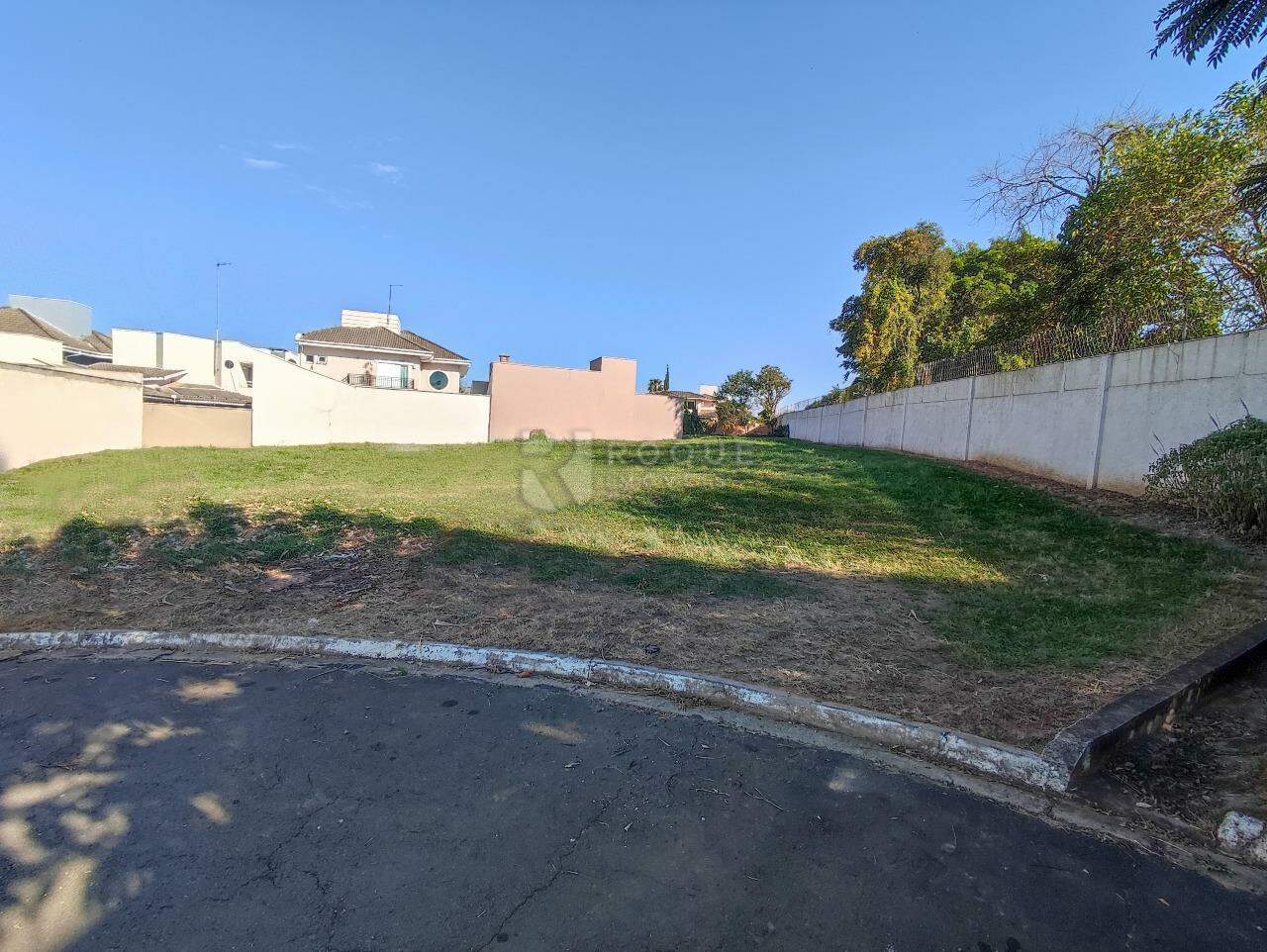 Terreno em condomínio à venda no bairro Jardim Terras de Santa Elisa: 