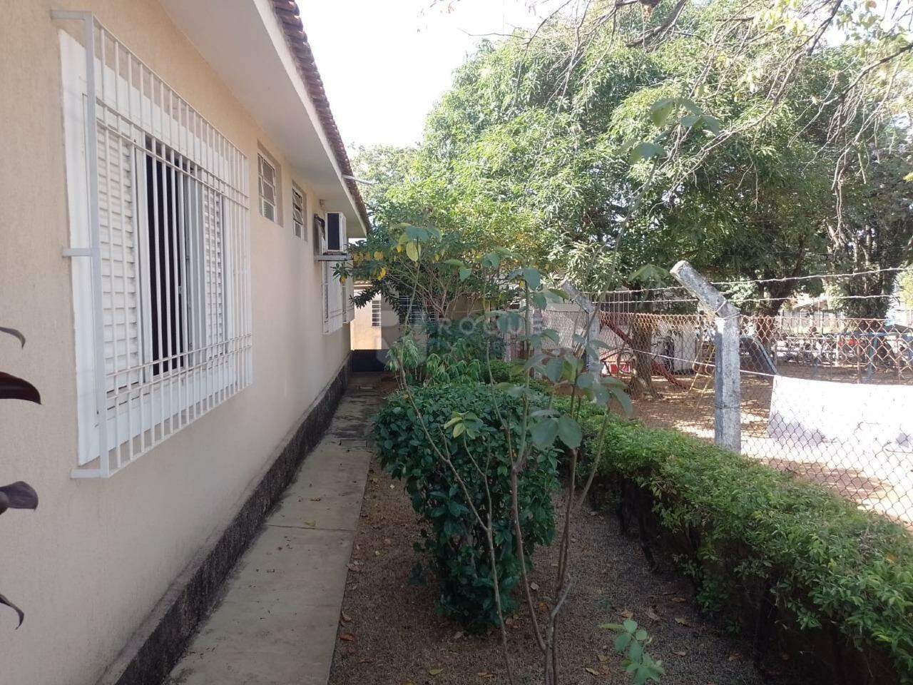 Casa Residencial para aluguel no bairro Vila Nova: Corredor lateral