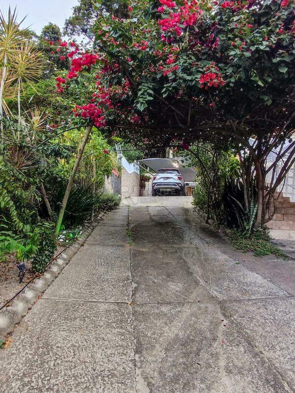 Casa Residencial à venda no bairro Residencial Itália: RAMPA DE ACESSO GARAGEM 2