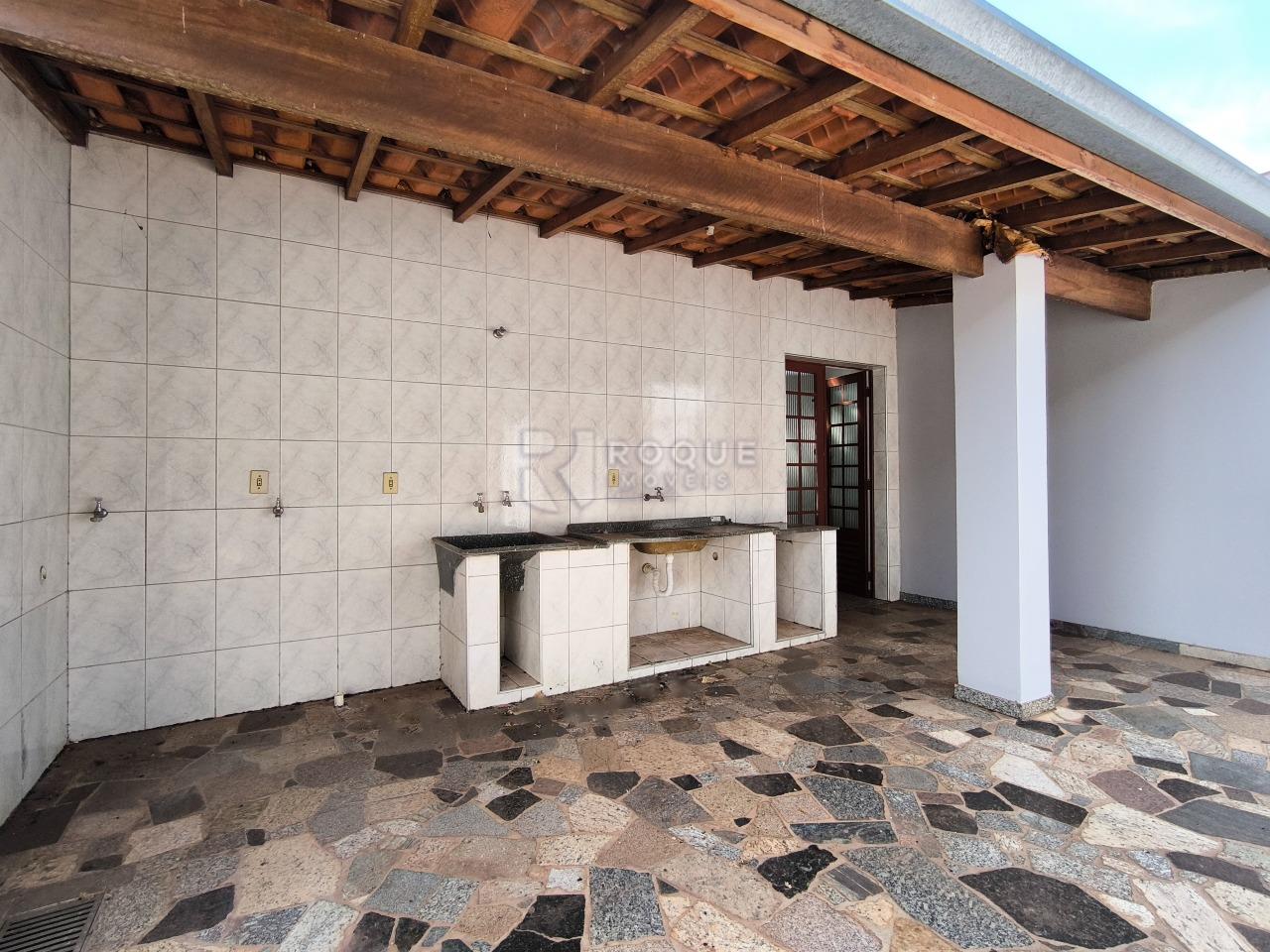 Casa Residencial à venda no bairro Jardim Bandeirantes: ÁREA DE SERVIÇO