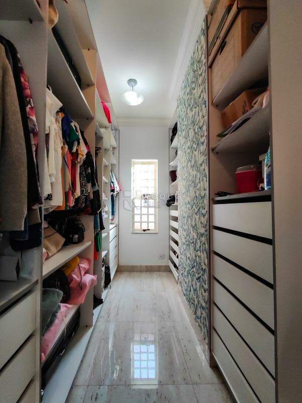 Chácara à venda no bairro Jardim Chácaras Morro Alto: CLOSET