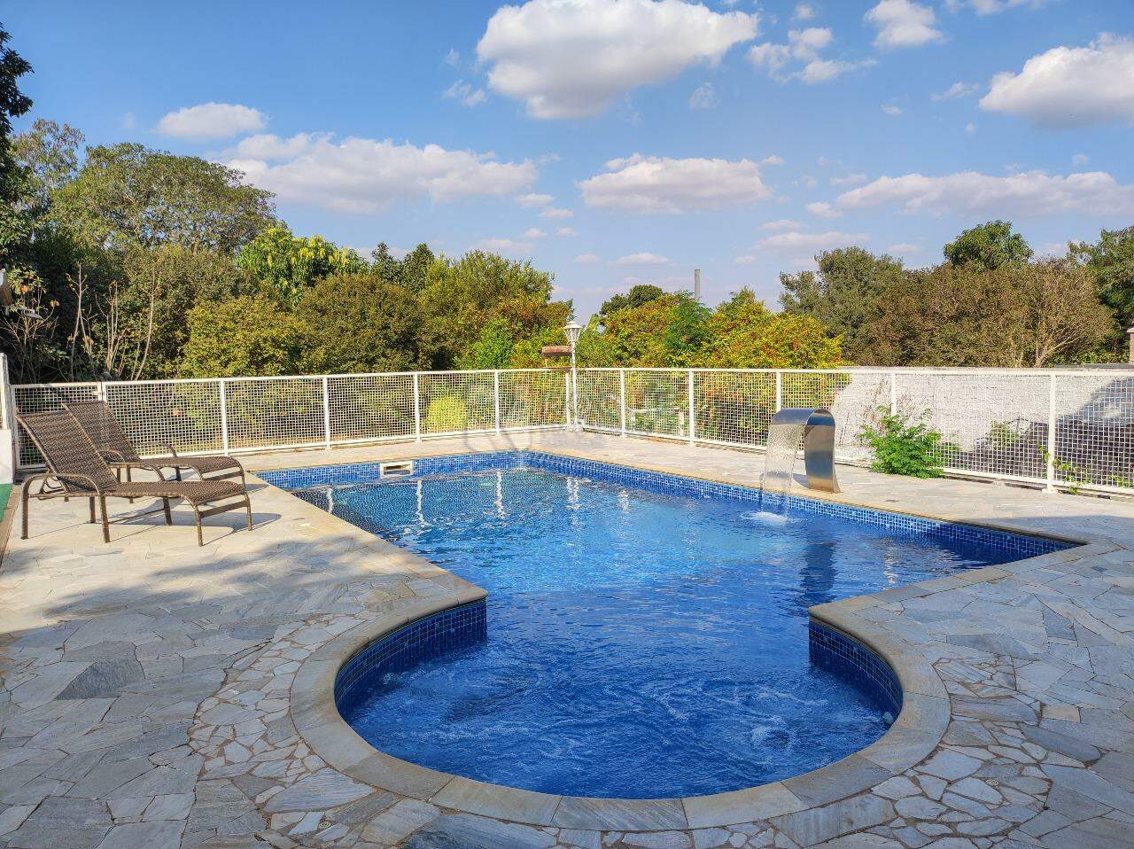 Chácara à venda no bairro Jardim Chácaras Morro Alto: PISCINA