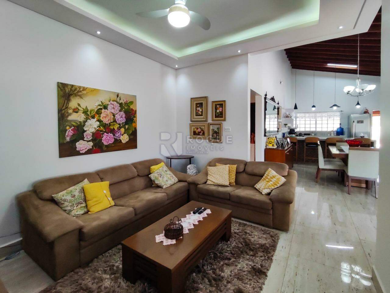 Chácara à venda no bairro Jardim Chácaras Morro Alto: SALA DE TV