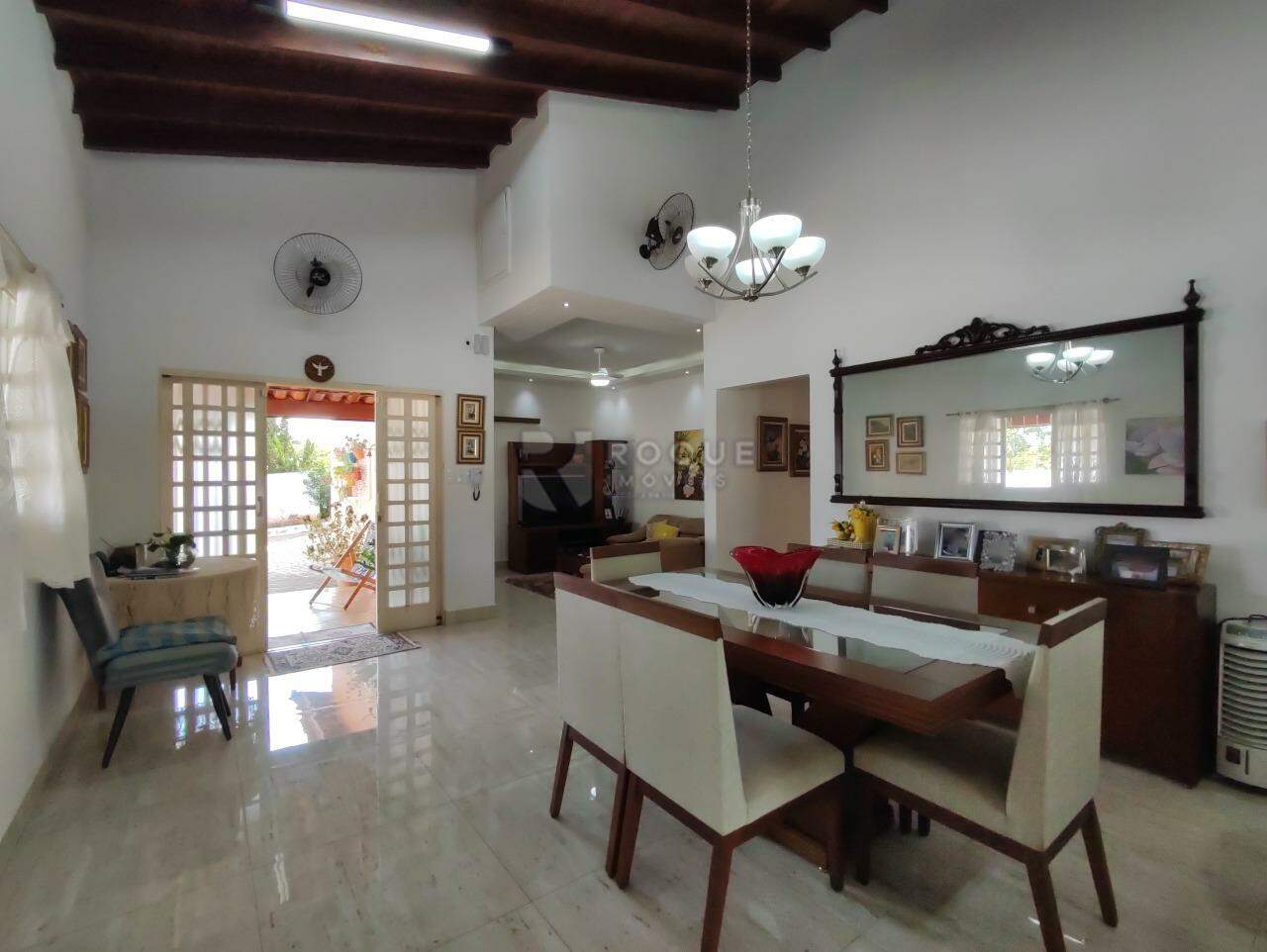 Chácara à venda no bairro Jardim Chácaras Morro Alto: SALA DE JANTAR