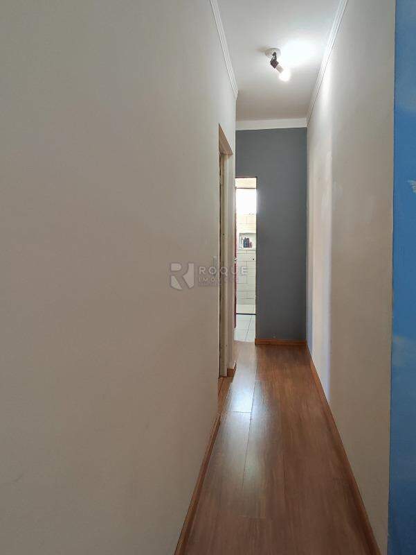 Apartamento à venda no bairro Vila Claudia: CORREDOR INTERNO