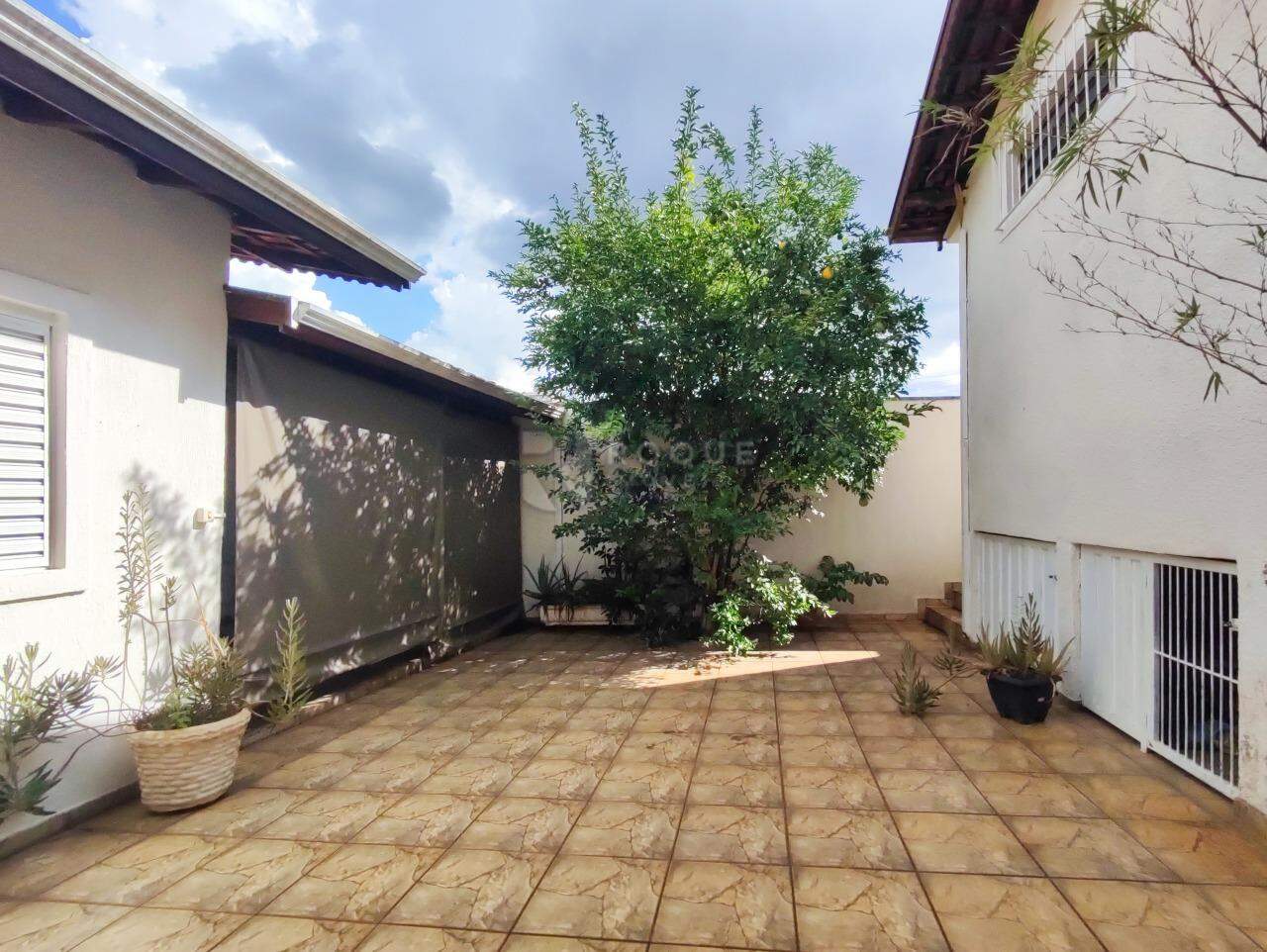 Casa Comercial à venda no bairro Centro: QUINTAL