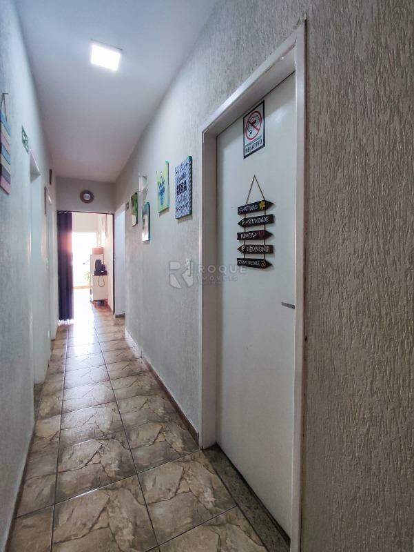 Casa Comercial à venda no bairro Centro: CORREDOR INTERNO