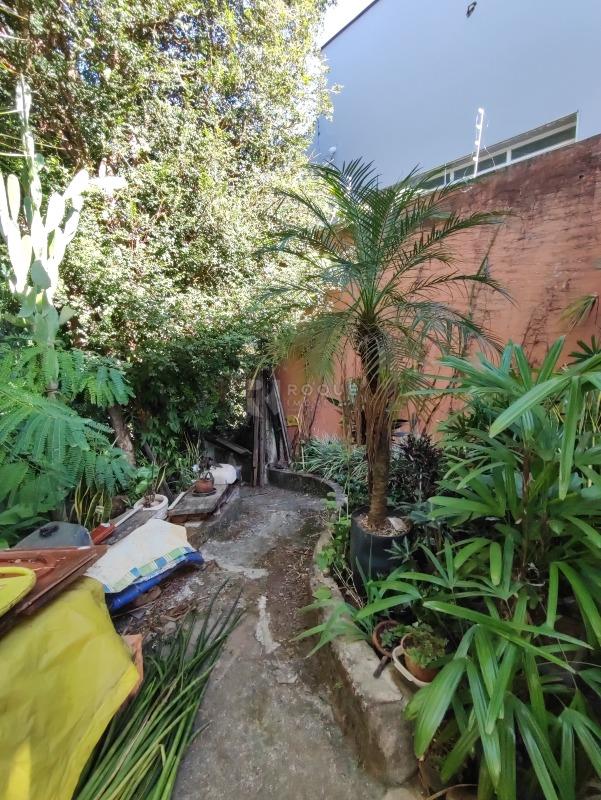 Casa Residencial à venda no bairro Vila Queiroz: QUINTAL / FUNDOS