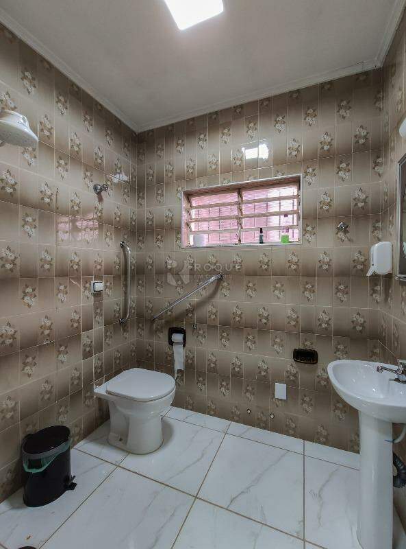 Salas/Conjuntos para aluguel no bairro Vila Claudia: WC 1 em comum