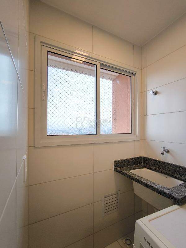 Apartamento à venda no bairro Jardim Orestes Veroni: LAVANDERIA