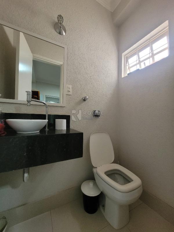 Salas/Conjuntos para aluguel no bairro Centro: WC 1