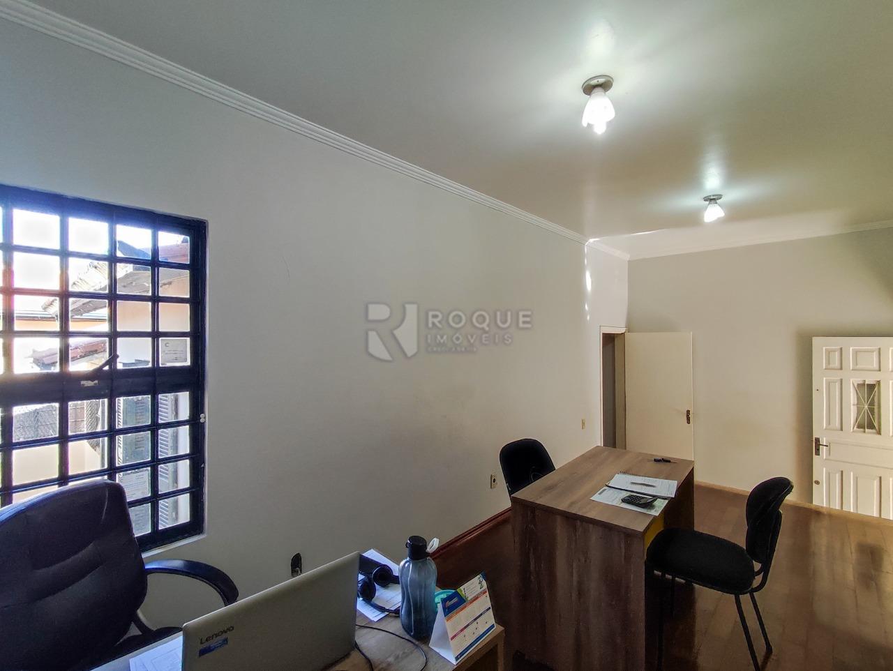 Casa Comercial à venda no bairro Centro: SALA