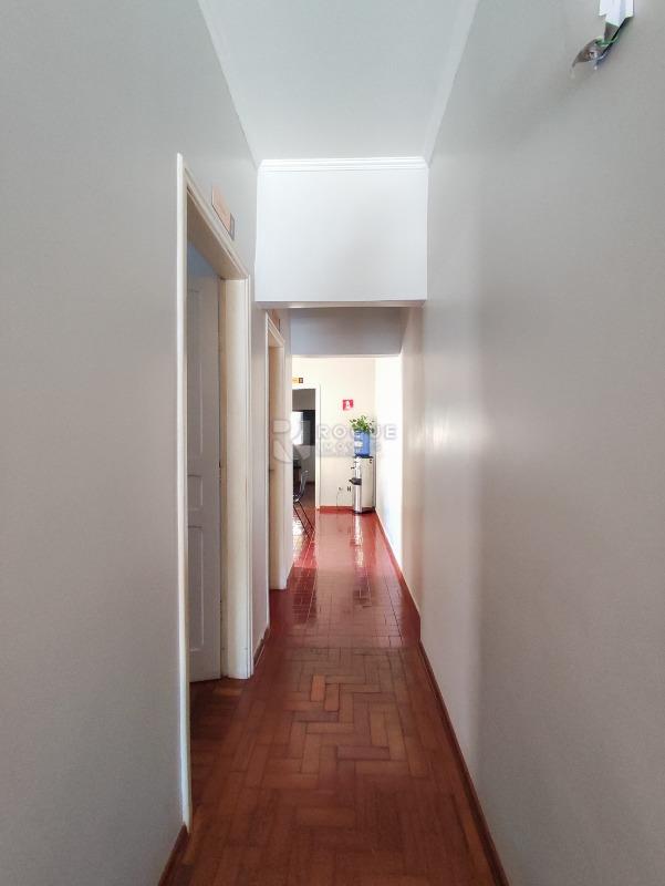 Casa Comercial à venda no bairro Centro: CORREDOR INTERNO