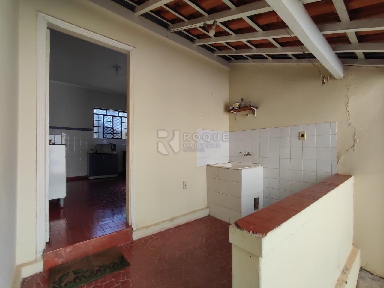 Casa Comercial à venda no bairro Centro: ÁREA DE SERVIÇO