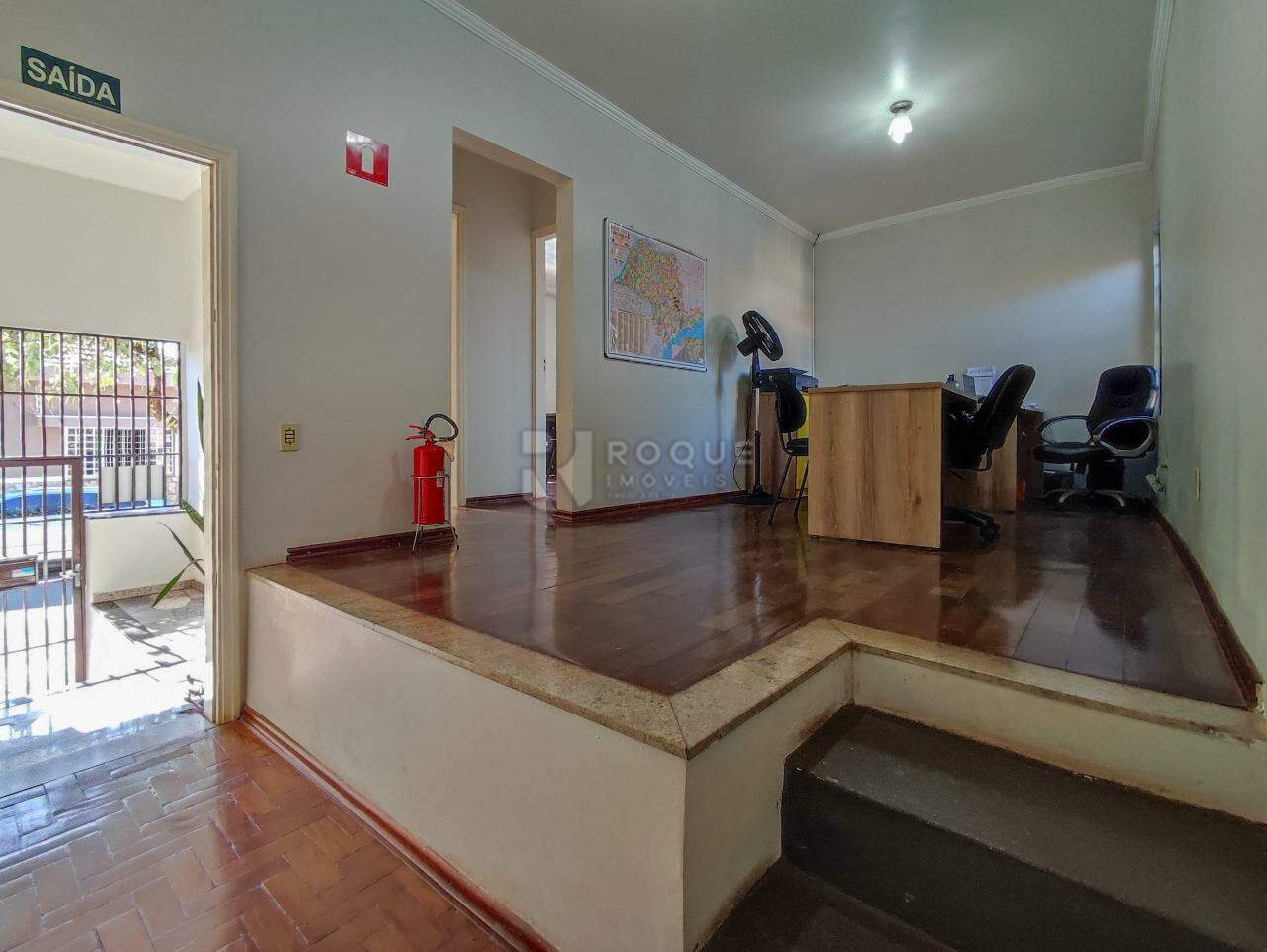 Casa Comercial à venda no bairro Centro: SALA
