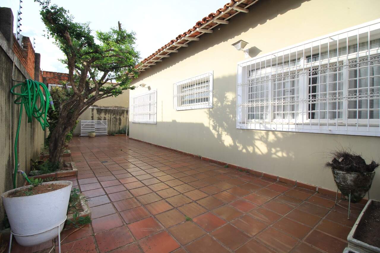 Casa Residencial para aluguel no bairro Jardim Mercedes: QUINTAL