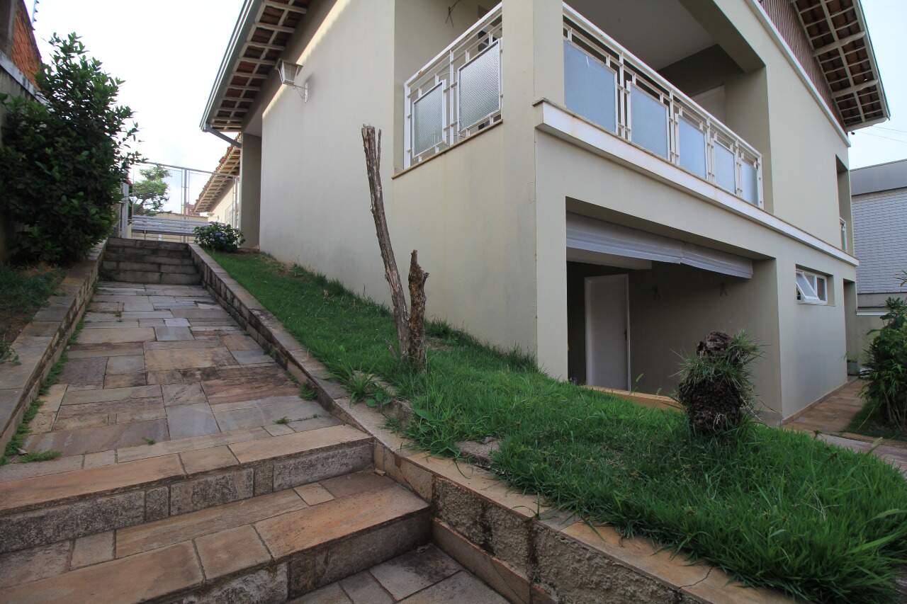 Casa Residencial para aluguel no bairro Jardim Mercedes: ENTRADA LATERAL