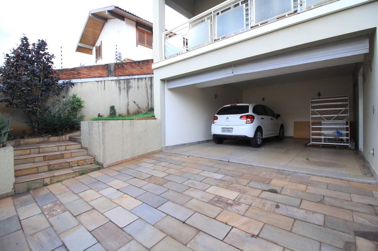 Casa Residencial para aluguel no bairro Jardim Mercedes: GARAGEM / ENTRADA